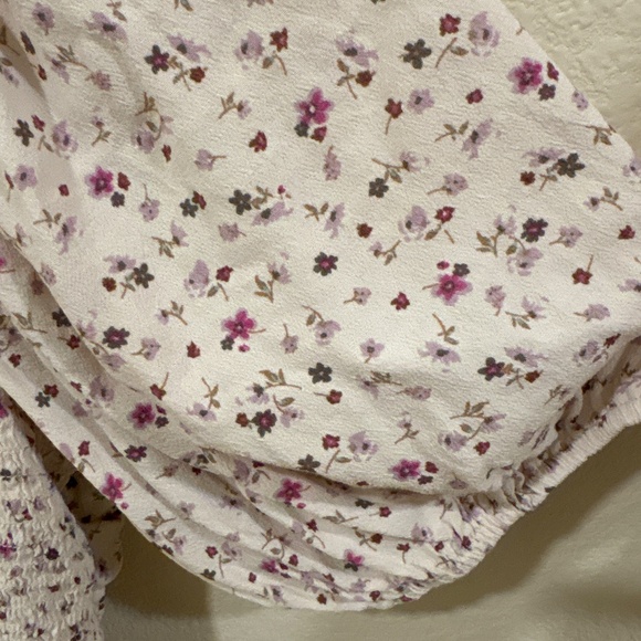 ASTR the label top floral ruched sleeve - Picture 5 of 6